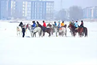 Erzurum'da Kar Üzerinde Heyecanlı At Yarışları