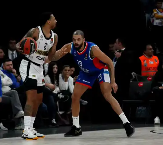 Anadolu Efes, Partizan'ı 86-77 yendi!