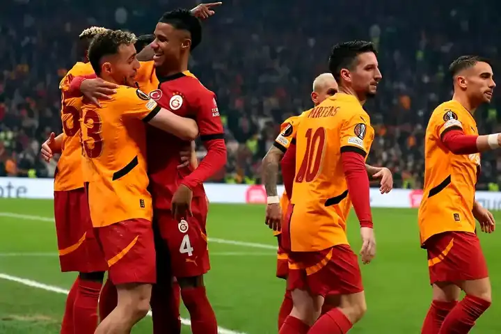 Jakobs'tan Galatasaray'a kötü haber! Derbide yok