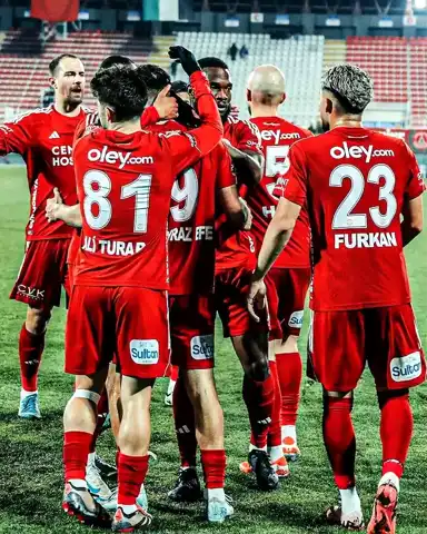 Ümraniyespor, İstanbulspor'u Deviredi!